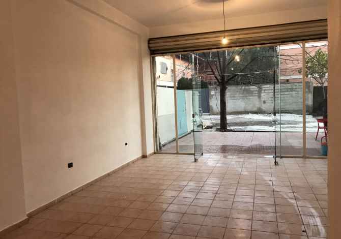 Ambiente Commerciale in Affitto a Tirana - 300 Euro
