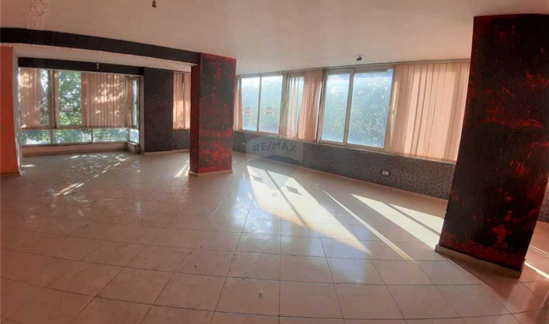 "OKAZION",. Dyqan 84m2, 49900 EUR