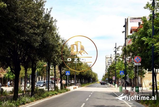 Ambiente Commerciale in Affitto 1+1 a Tirana - 2,000 Euro