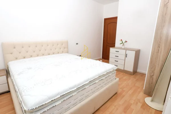 Shtepi me qera Apartament ne Tirane, 2+1, Mobilimi E mobiluar, Pagesa 120,000  Leke.
