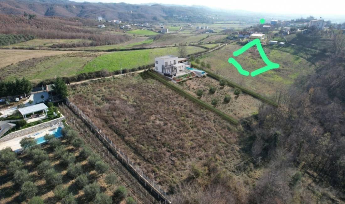 Shitet toke Gjiri Lalzit