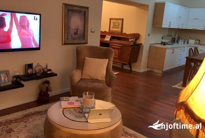 Appartamento in vendita a Tirana 4+1, Arredato