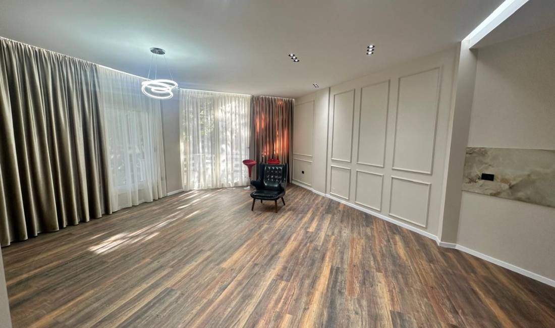 Appartamento in vendita a Durazzo 2+1, SemiArredato