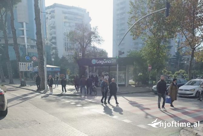 Shtepi ne shitje Apartament ne Tirane, 3+1, Mobilimi E mobiluar, Pagesa 584,000  Euro.