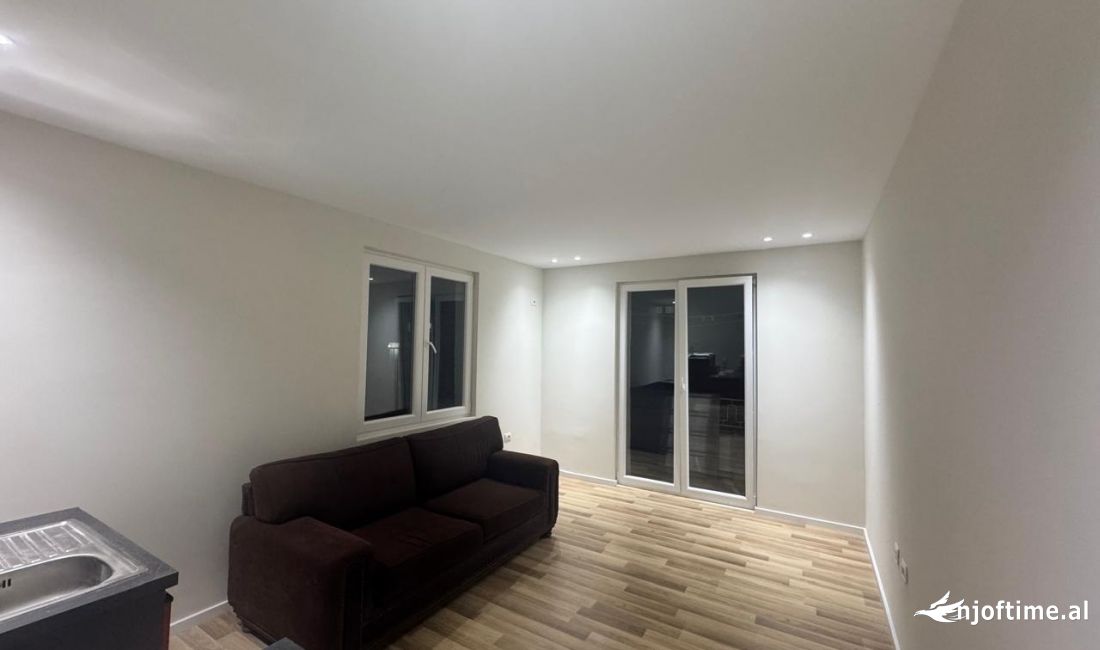 Appartamento in vendita a Tirana 2+1, SemiArredato