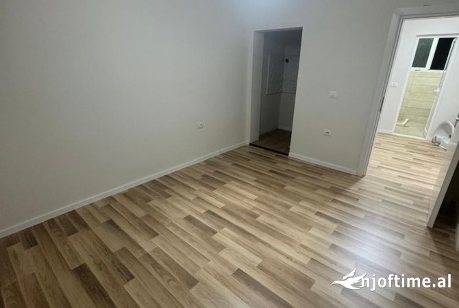 Appartamento in vendita a Tirana 2+1, SemiArredato