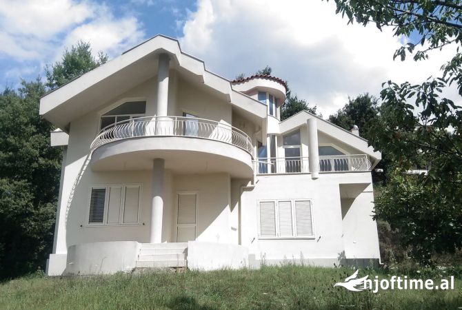 Casa in vendita 5+1 a Tirana - 30,000,000 Leke