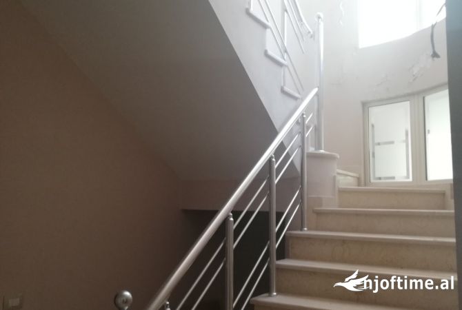 Private house for sale in Tirana 5+1, Emty