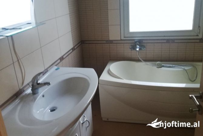 Private house for sale in Tirana 5+1, Emty