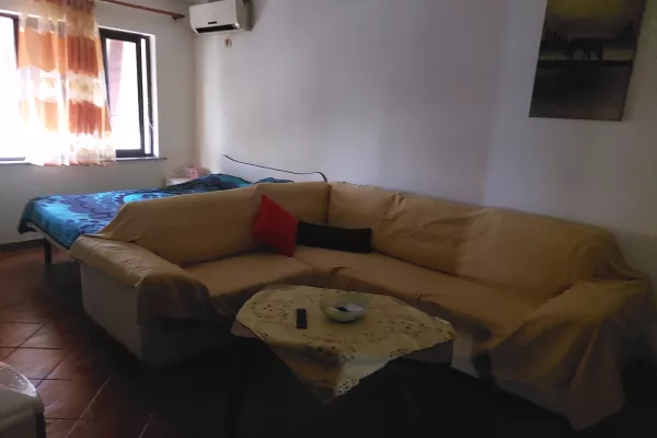 Shtepi ne shitje Apartament ne Tirane, 3+1, Mobilimi E mobiluar, Pagesa 170,000  Euro.