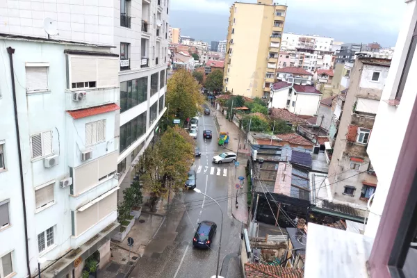 Shtepi ne shitje Apartament ne Tirane, 3+1, Mobilimi E mobiluar, Pagesa 170,000  Euro.