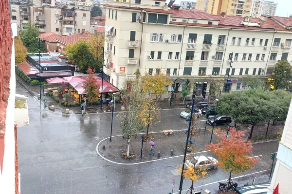 Shtepi ne shitje Apartament ne Tirane, 3+1, Mobilimi E mobiluar, Pagesa 170,000  Euro.