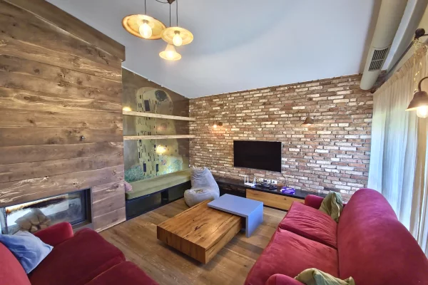 Shtepi me qera Vila Luksoze ne Tirane, 6+1, Mobilimi E mobiluar, Pagesa 2,600  Euro.