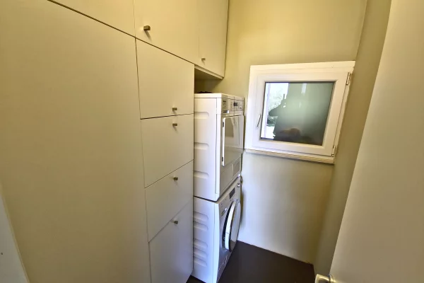 Shtepi me qera Vila Luksoze ne Tirane, 6+1, Mobilimi E mobiluar, Pagesa 2,600  Euro.