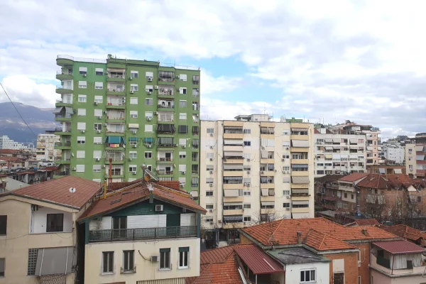 Shtepi me qera Apartament ne Tirane, 2+1, Mobilimi E mobiluar, Pagesa 650  Euro.