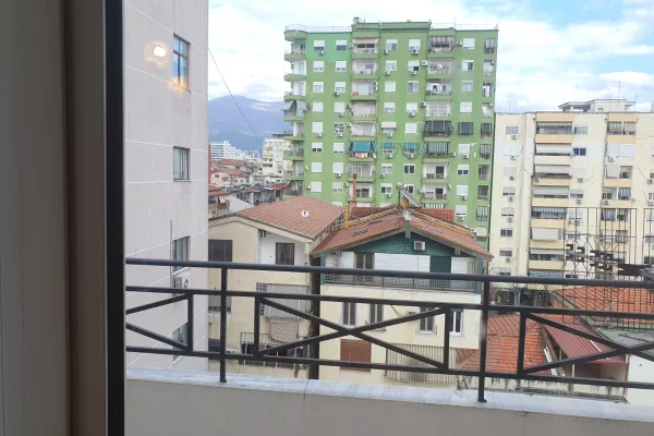 Shtepi me qera Apartament ne Tirane, 2+1, Mobilimi E mobiluar, Pagesa 650  Euro.