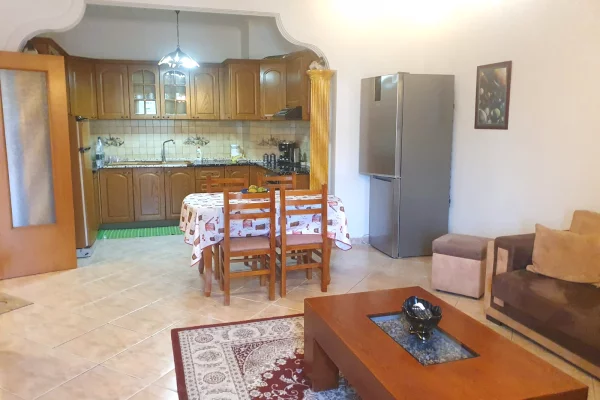 Shtepi me qera Apartament ne Tirane, 2+1, Mobilimi E mobiluar, Pagesa 650  Euro.