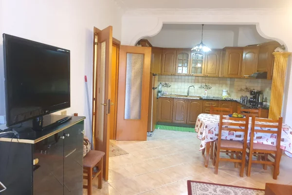 Shtepi me qera Apartament ne Tirane, 2+1, Mobilimi E mobiluar, Pagesa 650  Euro.