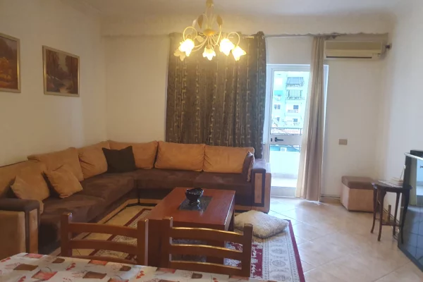 Shtepi me qera Apartament ne Tirane, 2+1, Mobilimi E mobiluar, Pagesa 650  Euro.