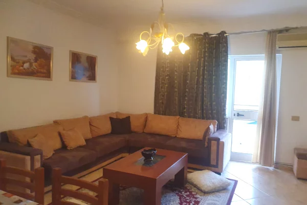 Shtepi me qera Apartament ne Tirane, 2+1, Mobilimi E mobiluar, Pagesa 650  Euro.