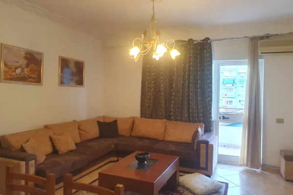 Shtepi me qera 2+1 ne Tirane - 650 Euro