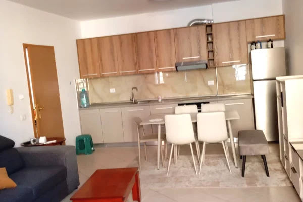 JEPET ME QERA APARTAMENT 1+1 – PRANË URES SË TABAKËVE ✨