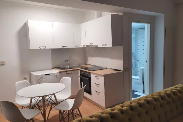 Shtepi me qera Apartament ne Tirane, 2+1, Mobilimi E mobiluar, Pagesa 800  Euro.