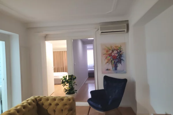 Shtepi me qera Apartament ne Tirane, 2+1, Mobilimi E mobiluar, Pagesa 800  Euro.