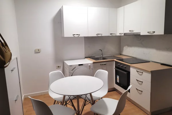 Shtepi me qera Apartament ne Tirane, 2+1, Mobilimi E mobiluar, Pagesa 800  Euro.