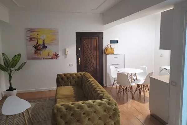 Shtepi me qera Apartament ne Tirane, 2+1, Mobilimi E mobiluar, Pagesa 800  Euro.
