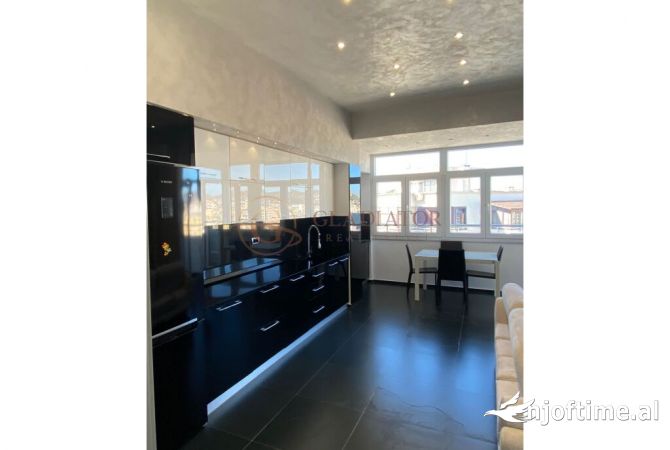 Appartamento in affitto a Durazzo 2+1, Arredato