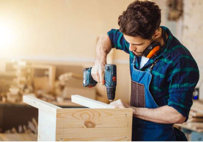 Njoftime Pune per Usta Marangoz , Ndihmes Marangoz ne Tirane