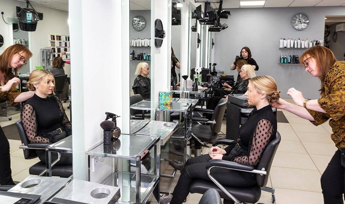 Offerte di lavoro a Tirana, Profession parukiere estetiste , Con esperienza, Pagamento Trattabile.