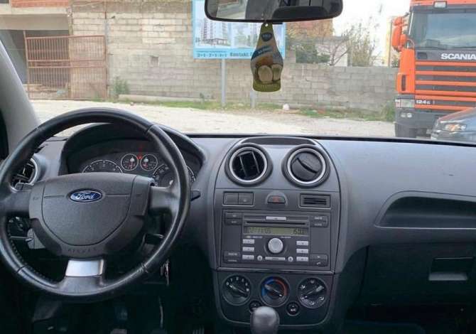 Noleggio Auto a Valona - 3,500 Leke