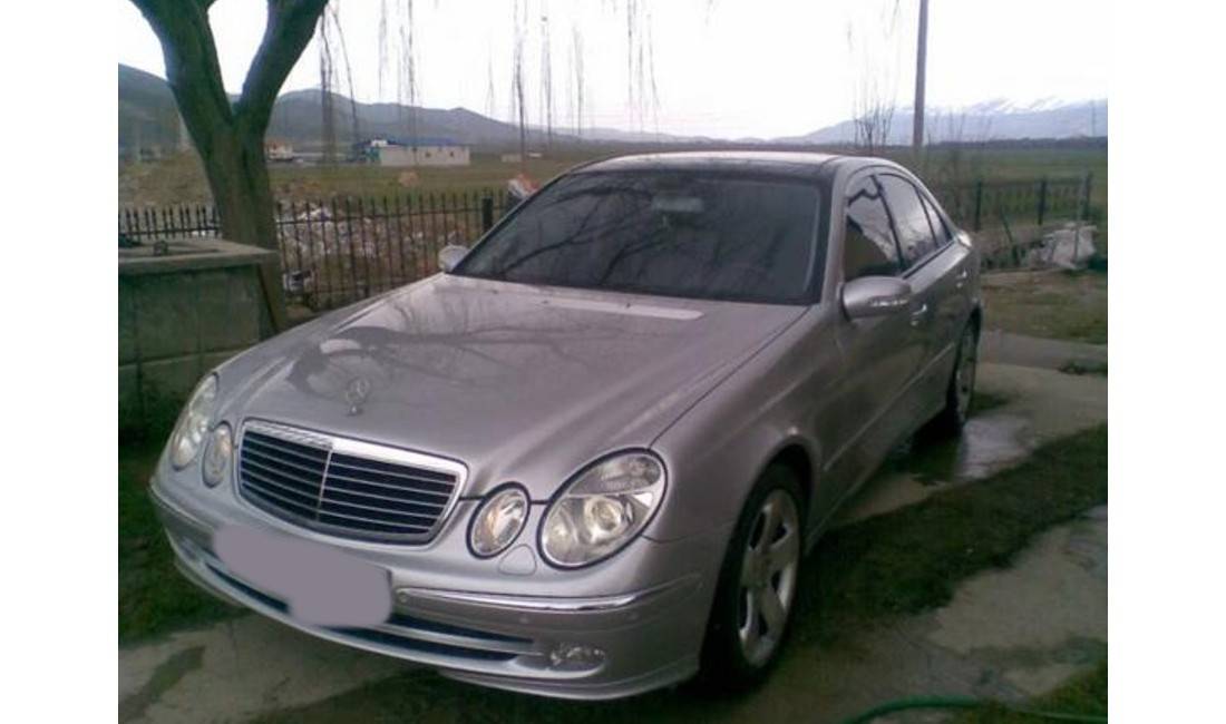 Jepet me qera Makina Mercedez Benz E class  duke filluar nga 40 euro ne dite