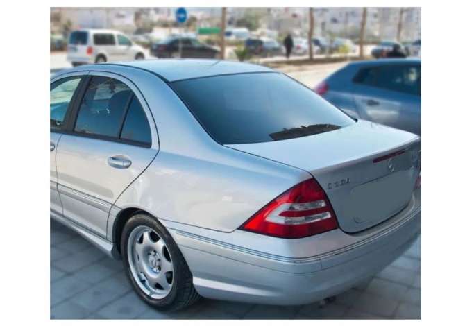 Jepet me qera Makina Mercedess Benz C Class duke filluar nga 30 euro ne dite