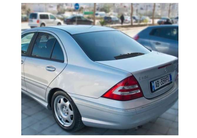 Jepet me qera Makina Mercedess Benz C Class duke filluar nga 30 euro ne dite