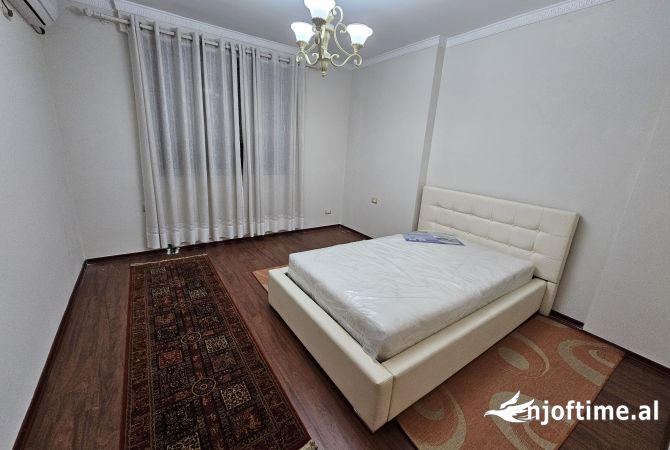 Shtepi me qera Apartament ne Tirane, 3+1, Mobilimi E mobiluar, Pagesa 1,500  Euro.