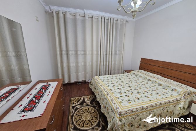 Shtepi me qera Apartament ne Tirane, 3+1, Mobilimi E mobiluar, Pagesa 1,500  Euro.