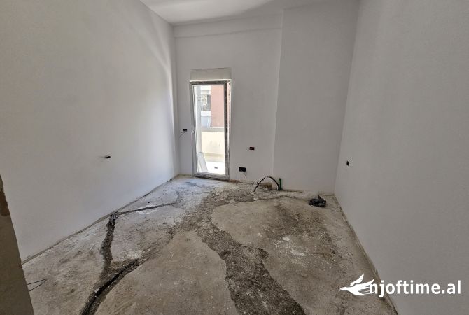 Shtepi ne shitje Apartament ne Tirane, 2+1, Mobilimi Bosh, pa mobiluar, Pagesa 264,000  Euro.