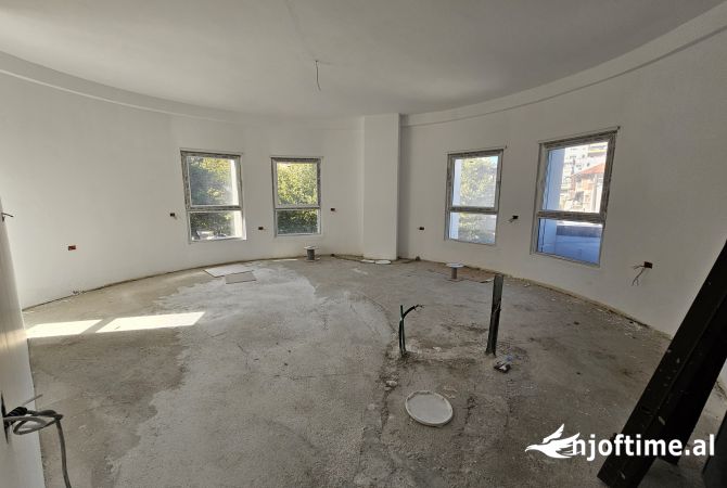 Shtepi ne shitje Apartament ne Tirane, 2+1, Mobilimi Bosh, pa mobiluar, Pagesa 264,000  Euro.