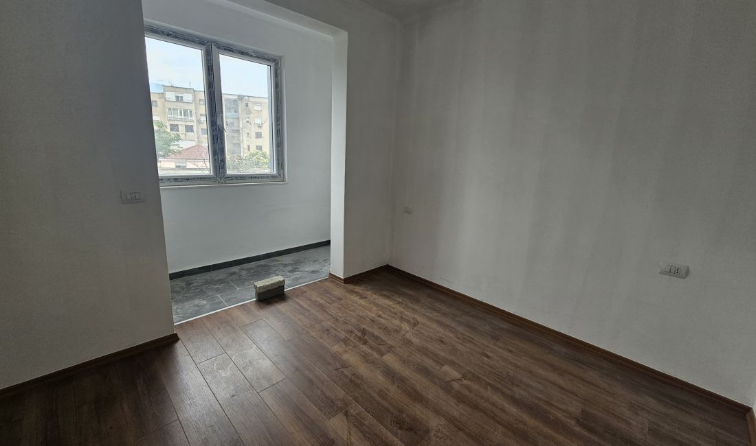 Shtepi ne shitje Apartament ne Tirane, 1+1, Mobilimi Bosh, pa mobiluar, Pagesa 131,800  Euro.