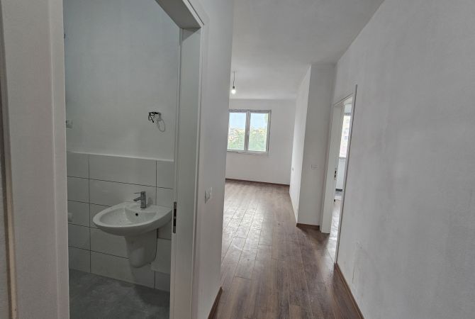 Shtepi ne shitje Apartament ne Tirane, 1+1, Mobilimi Bosh, pa mobiluar, Pagesa 131,800  Euro.