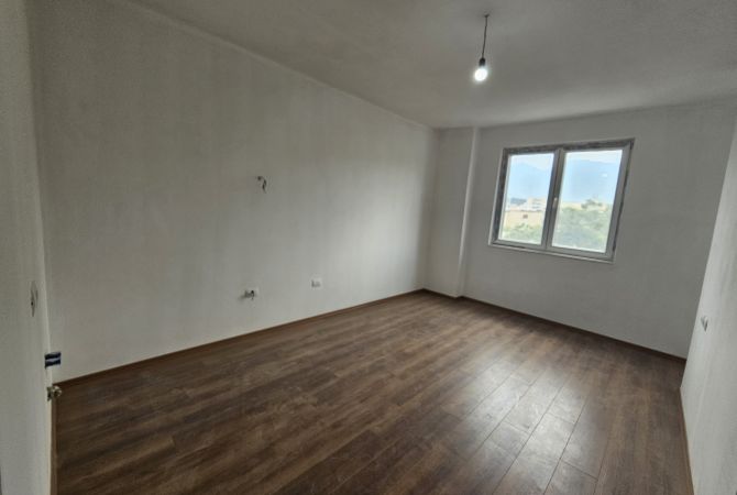 Shtepi ne shitje Apartament ne Tirane, 1+1, Mobilimi Bosh, pa mobiluar, Pagesa 131,800  Euro.