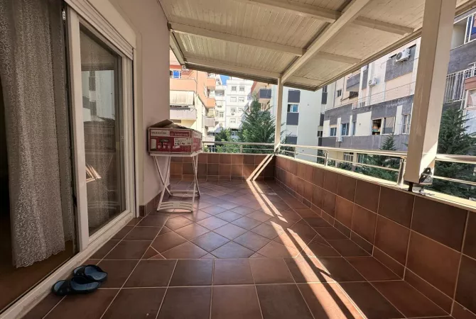 Shtepi ne shitje Apartament ne Tirane, 2+1, Mobilimi E mobiluar, Pagesa 160,000  Euro.