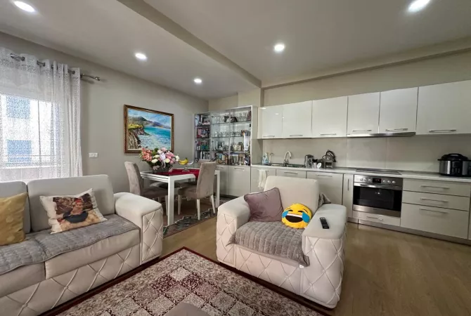 Shtepi ne shitje Apartament ne Tirane, 2+1, Mobilimi E mobiluar, Pagesa 160,000  Euro.