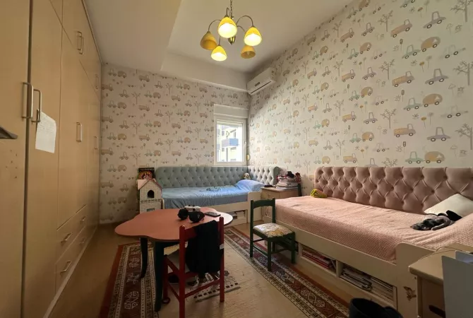 Shtepi ne shitje Apartament ne Tirane, 2+1, Mobilimi E mobiluar, Pagesa 160,000  Euro.