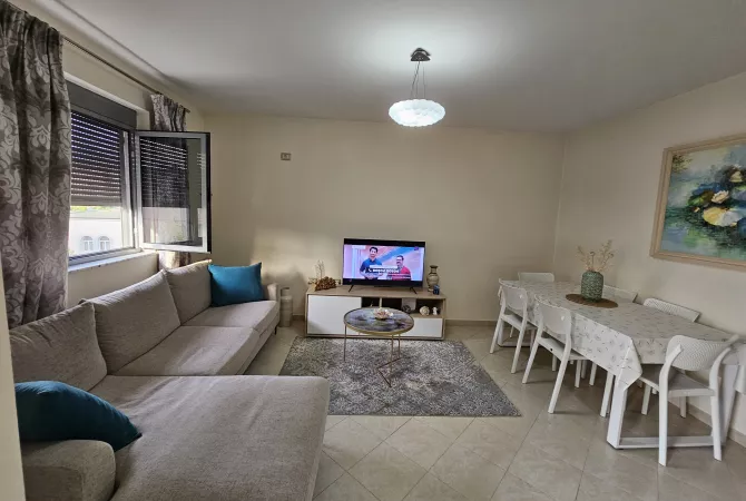 Shtepi ne shitje Apartament ne Tirane, 1+1, Mobilimi E mobiluar, Pagesa 98,000  Euro.