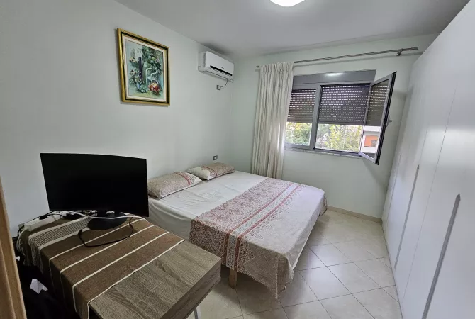 Shtepi ne shitje Apartament ne Tirane, 1+1, Mobilimi E mobiluar, Pagesa 98,000  Euro.