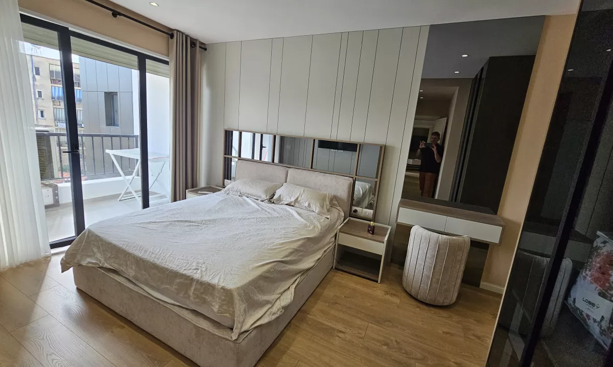 Shtepi ne shitje Apartament ne Tirane, 2+1, Mobilimi E mobiluar, Pagesa 365,000  Euro.